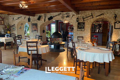 Commerce à vendre à JONZAC  - 8 pièces - 335 m² 