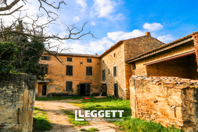 Maison à vendre à LAUDUN-L'ARDOISE  - 5 pièces - 740 m² 