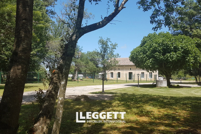 Maison à vendre à ST-CHRISTOLY-DE-BLAYE  - 8 pièces - 456 m² 