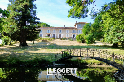 Maison à vendre à CHALAIS  - 26 pièces - 622 m² 