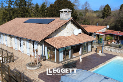 Maison à vendre à TORSAC  - 9 pièces - 240 m² 