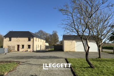 Maison à vendre à PLUMAUGAT  - 6 pièces - 282 m² 