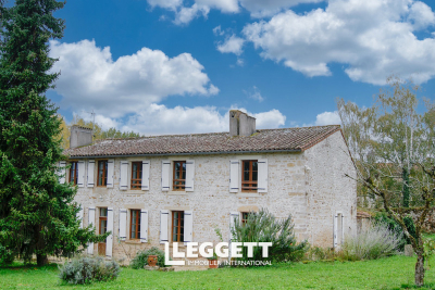 Maison à vendre à CHAMPDENIERS  - 8 pièces - 205 m² 