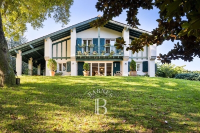 Maison à vendre à URRUGNE  - 7 pièces - 220 m² 