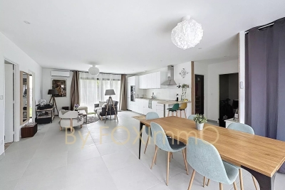 House for sale in DÉCINES-CHARPIEU  - 4 rooms - 102 m&sup2; 