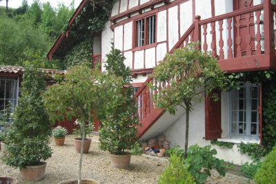 Maison à vendre à CAMBO-LES-BAINS  - 8 pièces - 297 m² 