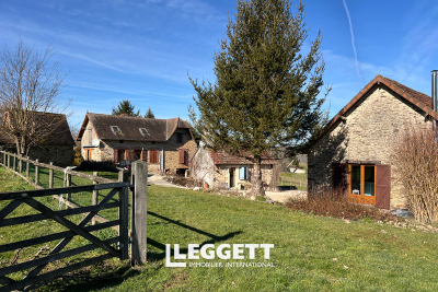 Maison à vendre à JUMILHAC LE GRAND Ste-Foy des Vignes - 7 pièces - 182 m² 