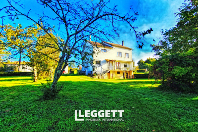 Maison à vendre à NANTEUIL EN VALLEE  - 7 pièces - 177 m² 