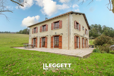 Maison à vendre à GRAND BRASSAC  - 11 pièces - 220 m² 