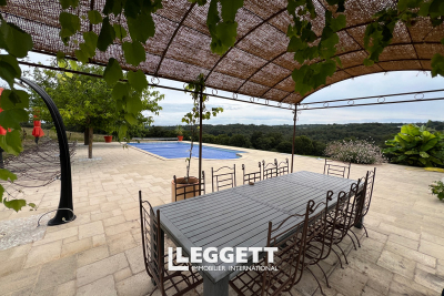 Maison à vendre à ST PAUL LA ROCHE  - 22 pièces - 800 m² 