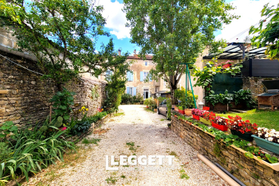 Maison à vendre à RUFFEC  - 9 pièces - 300 m² 