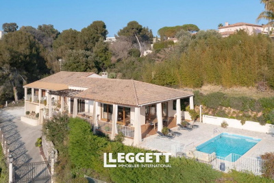 Maison à vendre à CAGNES-SUR-MER  - 9 pièces - 298 m² 