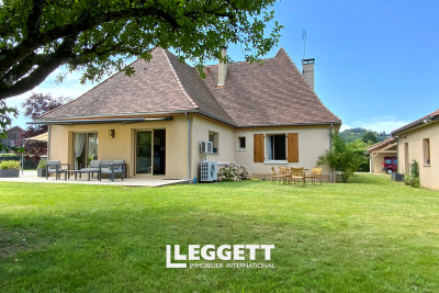 Maison à vendre à MONTIGNAC LASCAUX  - 6 pièces - 241 m² 