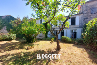 Maison à vendre à VILLEBOIS LAVALETTE  - 14 pièces - 330 m² 