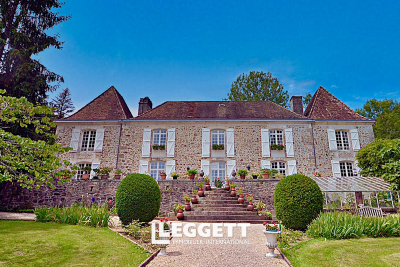 Maison à vendre à NONTRON  - 13 pièces - 425 m² 