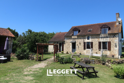 Maison à vendre à LA PUYE  - 13 pièces - 256 m² 