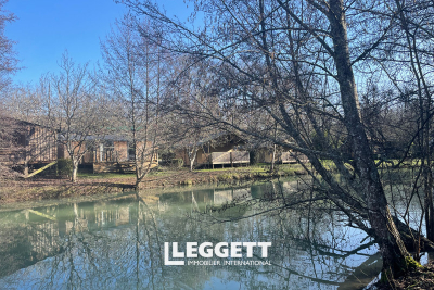 Commerce à vendre à LES LEVES-ET-THOUMEYRAGUE  - 70 pièces - 962 m² 