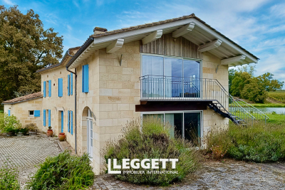 Maison à vendre à LUSSAC  - 25 pièces - 594 m² 