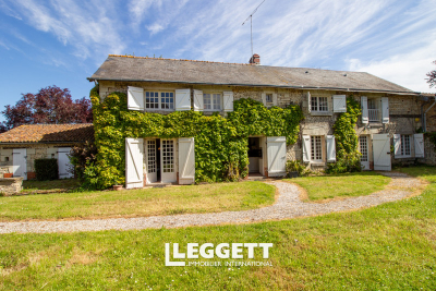 Maison à vendre à MAULAY  - 12 pièces - 405 m² 