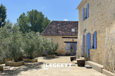 Maison à vendre à DOUVILLE Ste-Foy des Vignes - 15 pièces - 513 m² 