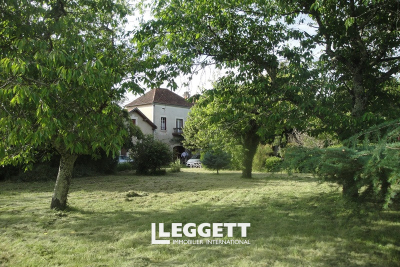 Maison à vendre à ST FRONT DE PRADOUX  - 7 pièces - 180 m² 