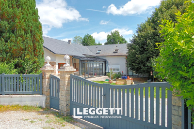 Maison à vendre à NEUVIC  - 13 pièces - 184 m² 