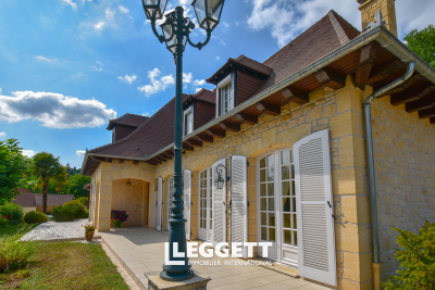 Maison à vendre à CUBLAC  - 10 pièces - 250 m² 