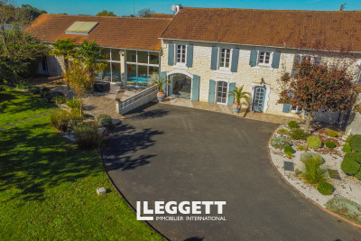 Maison à vendre à ROUILLAC  - 10 pièces - 443 m² 