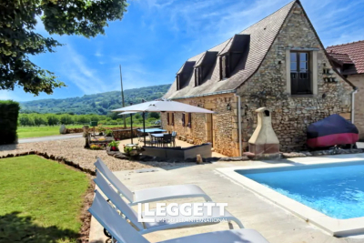 Maison &agrave; vendre &agrave; ST LEON SUR VEZERE  - 8 pi&egrave;ces - 196 m&sup2; 