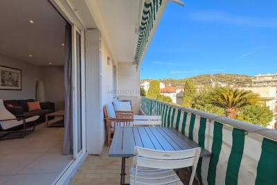 Appartement à vendre à CANNES Sainte-Rosalie-Arbre Inferieur - 3 pièces - 53 m² 