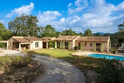 Maison à vendre à PLAN-DE-LA-TOUR  - 8 pièces - 200 m² 