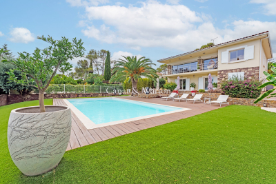 Maison à vendre à ST-RAPHAËL  - 8 pièces - 198 m² 