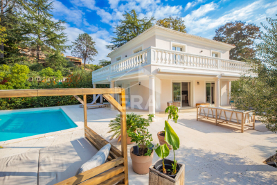 Maison à vendre à LA ROQUETTE-SUR-SIAGNE Bézaudun-les-Alpes - 7 pièces - 200 m² 