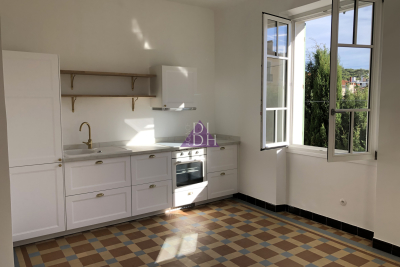 Maison à louer à HYÈRES  - 5 pièces - 95 m² 