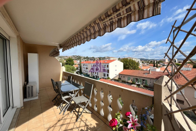 Appartement à vendre à HYÈRES Valescure Est-Aiguebonne - 2 pièces - 52 m² 