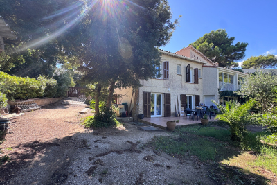 Maison à vendre à HYÈRES Nord Rn7 - 5 pièces - 200 m² 