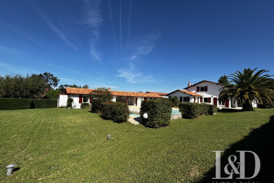 Maison à vendre à URRUGNE  - 8 pièces - 220 m² 