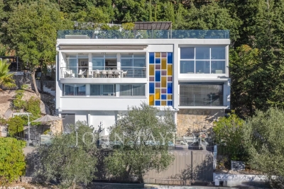 House for sale in GRASSE  - 7 rooms - 196 m² 