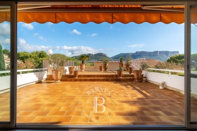 Apartment for sale in CASSIS  - 7 rooms - 228 m² 