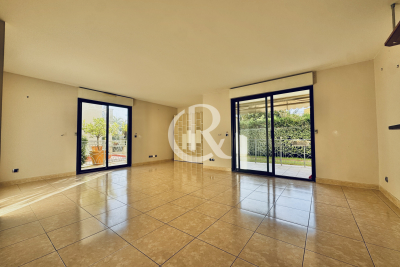 Apartment for sale in HYÈRES  - 4 rooms - 107 m&sup2; 