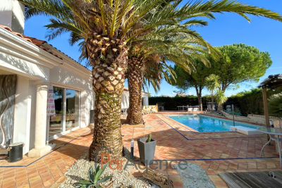 Maison &agrave; vendre &agrave; ROYAN Pontaillac - 6 pi&egrave;ces - 246 m&sup2; 