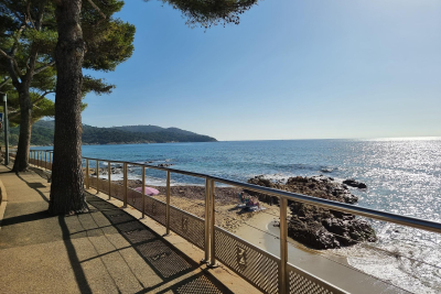 Maison à vendre à LA CROIX-VALMER Nord Rn7 - 6 pièces - 210 m² 