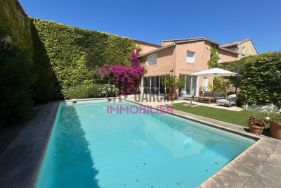 House for sale in CARPENTRAS  - 5 rooms - 178 m² 