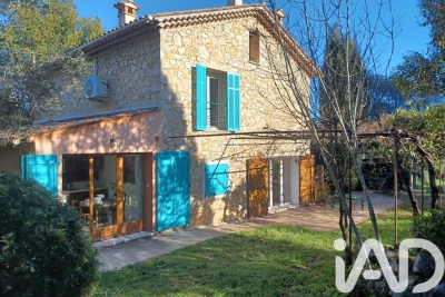 Maison à louer à ROQUEFORT-LES-PINS  - 6 pièces - 155 m² 