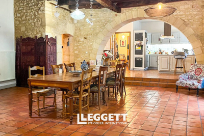 Maison à vendre à MONTIGNAC LASCAUX  - 8 pièces - 200 m² 