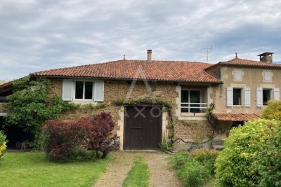 Maison à vendre à CHASSENEUIL SUR BONNIEURE  - 6 pièces - 275 m² 