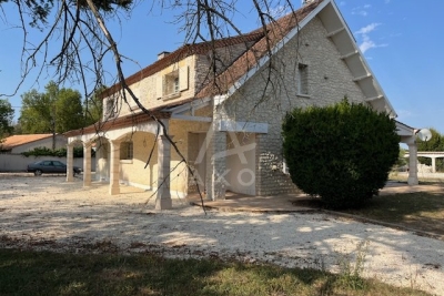 Maison à vendre à ANGOULEME  - 6 pièces - 250 m² 