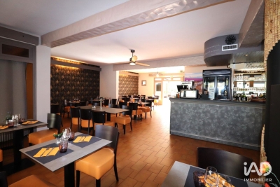 Commerce à vendre immeuble village 