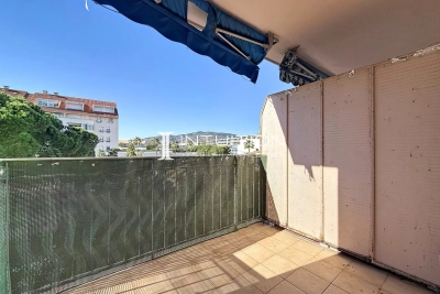 Appartement à vendre à CANNES Contes Sud-Village-Pointe - 3 pièces - 68 m² 