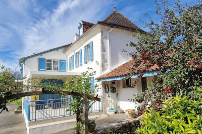 Maison à vendre terrain plus de 10 hectares 